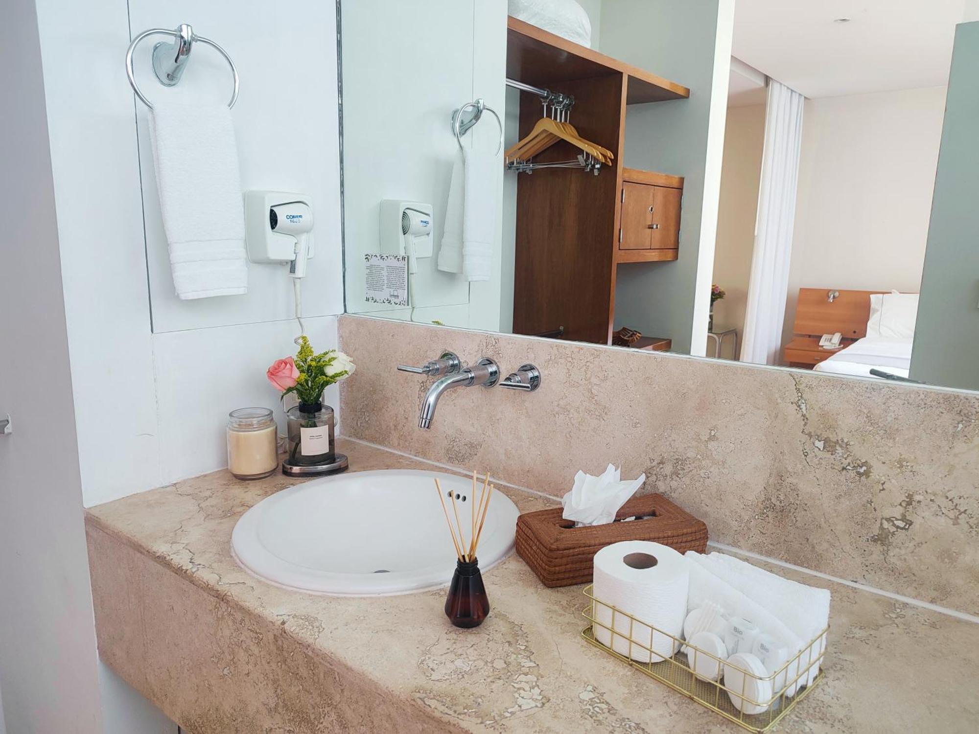 Lombardo Suites เม็กซิโกซิตี้ ภายนอก รูปภาพ